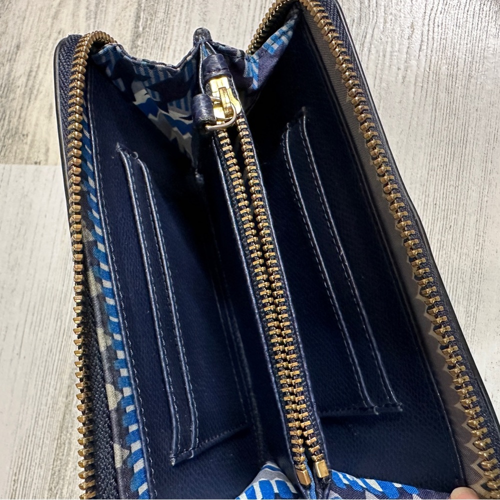 Vera Bradley Blue &‎ Black Zip Around Faux Leather Wallet - Picture 4 of 5